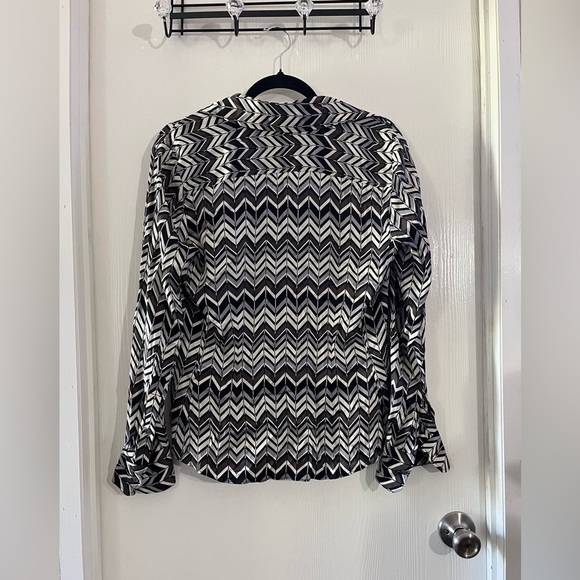 Ann Taylor Black and White Chevron Button Down Shirt - Picture 3 of 6